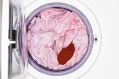 What to do if the thing gets colored during washing: tips and tricks