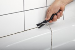 Qualitatively and without unpleasant consequences: how to remove silicone sealant from an acrylic bath?