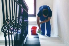 Zijn er normen voor het schoonmaken van ingangen in appartementsgebouwen en wat zijn dat?