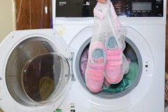 อุปกรณ์เสริมที่มีประโยชน์และจำเป็น: กระเป๋าสำหรับซักรองเท้าผ้าใบในเครื่องซักผ้า