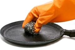 Recipes and methods on how to clean a cast iron frying pan from black carbon deposits at home