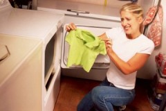 Comment étirer un t-shirt s'il rétrécit après le lavage: méthodes et techniques éprouvées