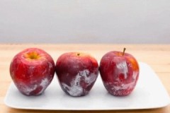 Užitečná rada, jak odstranit vosk z jablek a proč to musíte udělat