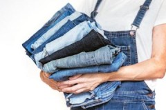Tipy a triky, jak odstranit zápach z džínů