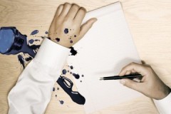 Malé triky, jak efektivně odstranit pero z bílého oblečení