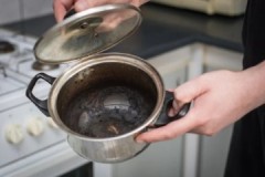 Life hacks of experienced housewives, how to clean a burnt pot at home