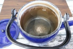 วิธีที่มีประสิทธิภาพในการขจัดคราบตะกรันในกาน้ำชาเคลือบที่บ้าน