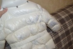 Waarom zitten er na het wassen vlekken op een donsjack of jas en hoe verwijder je deze?
