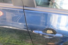 Užitečné hacky, jak odstranit z auta oboustrannou a pravidelnou lepicí pásku a nepoškrábat povrch